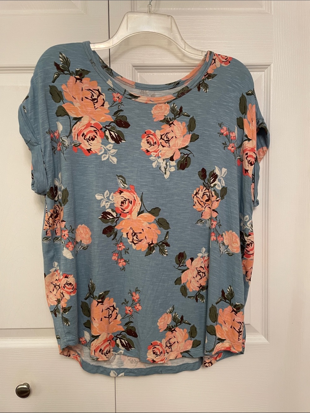 24/7 by Maurices Large CLARA Floral Pullover Top with Curved Hem Great Condition